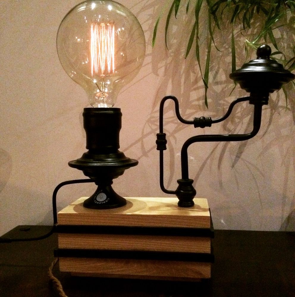 Настольный светильник с лампочкой Эдисона